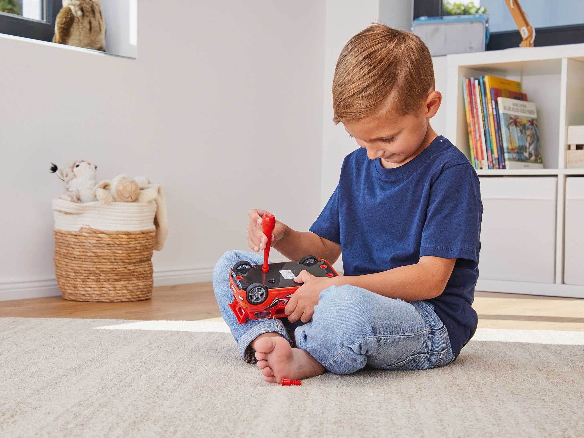 First Construction auto 00910 - Pull Back Rallye Car (červené) (1:20)