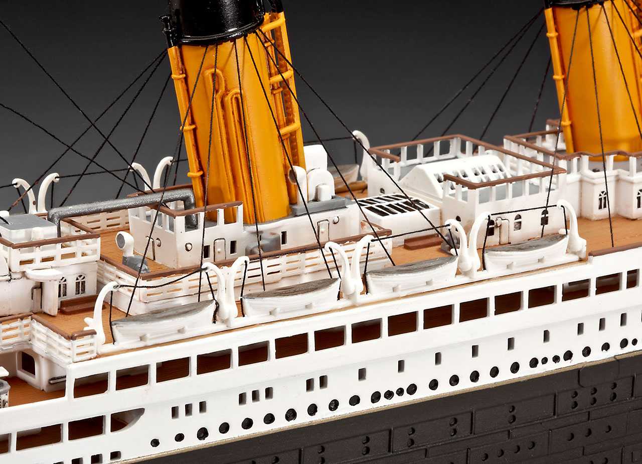 Gift-Set 05715 - R.M.S. Titanic - 100th anniversary edition (1:400)