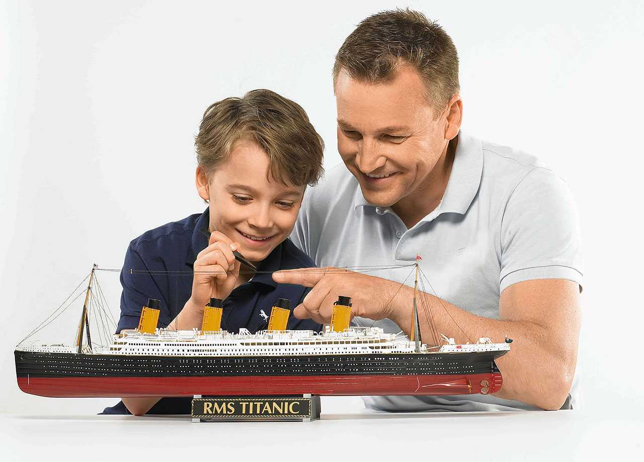 Gift-Set 05715 - R.M.S. Titanic - 100th anniversary edition (1:400)