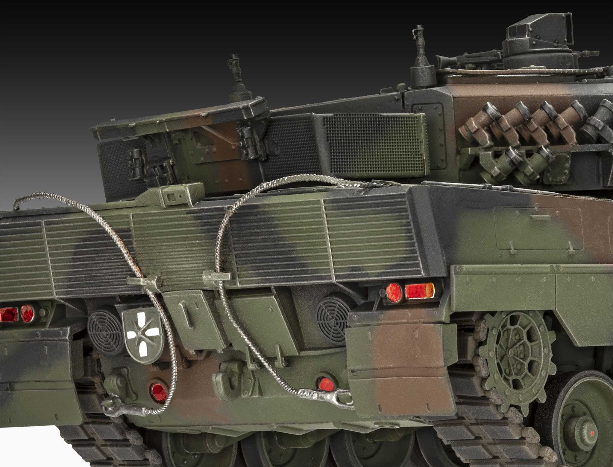 Gift-Set tank 05631 - 70 Years Bundeswehr: Leopard 2 A6A2 (Exclusive Edition) (1:35)