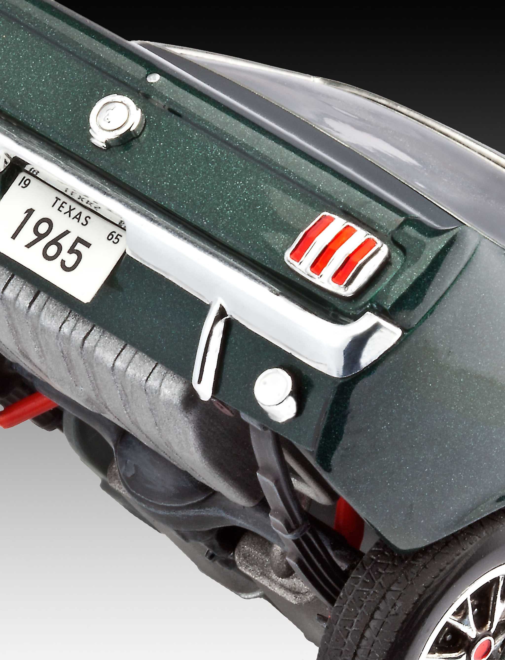 ModelSet auto 67065 - 1965 Ford Mustang 2+2 Fastback (1:24)