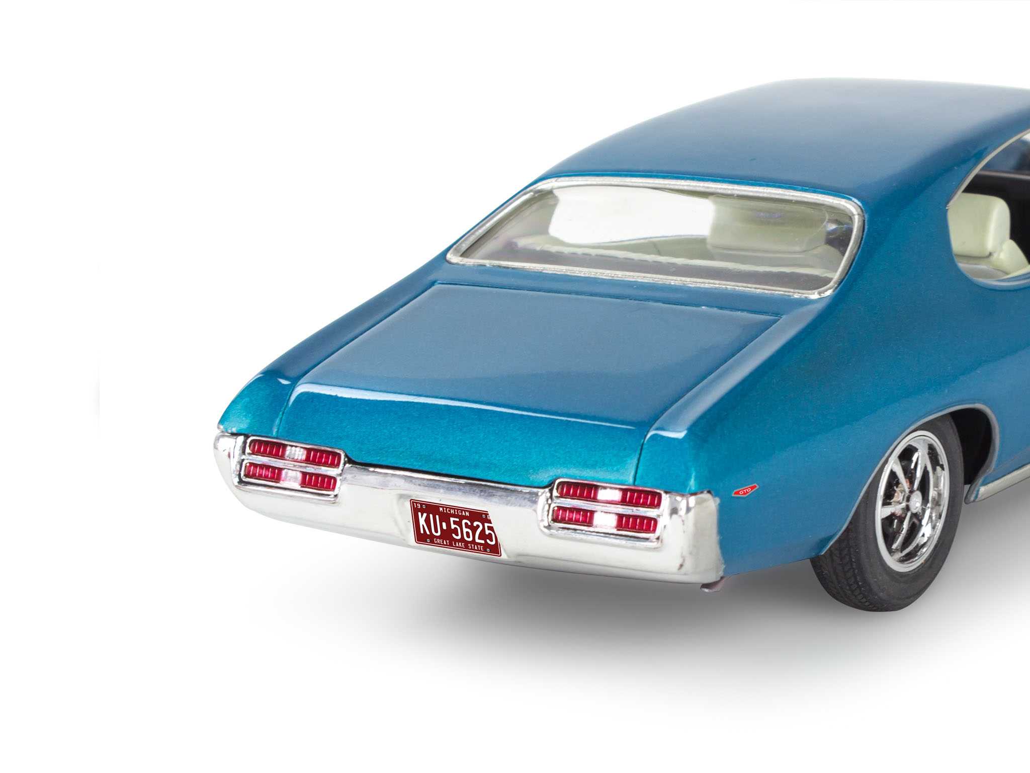 Plastic ModelKit MONOGRAM auto 4530 - 69 Pontiac GTO "The Judge" 2N1 (1:24)
