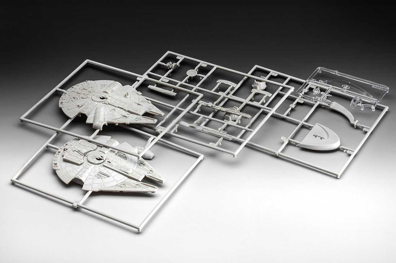 Plastic ModelKit SW 03600 - Millenium Falcon (1:241)