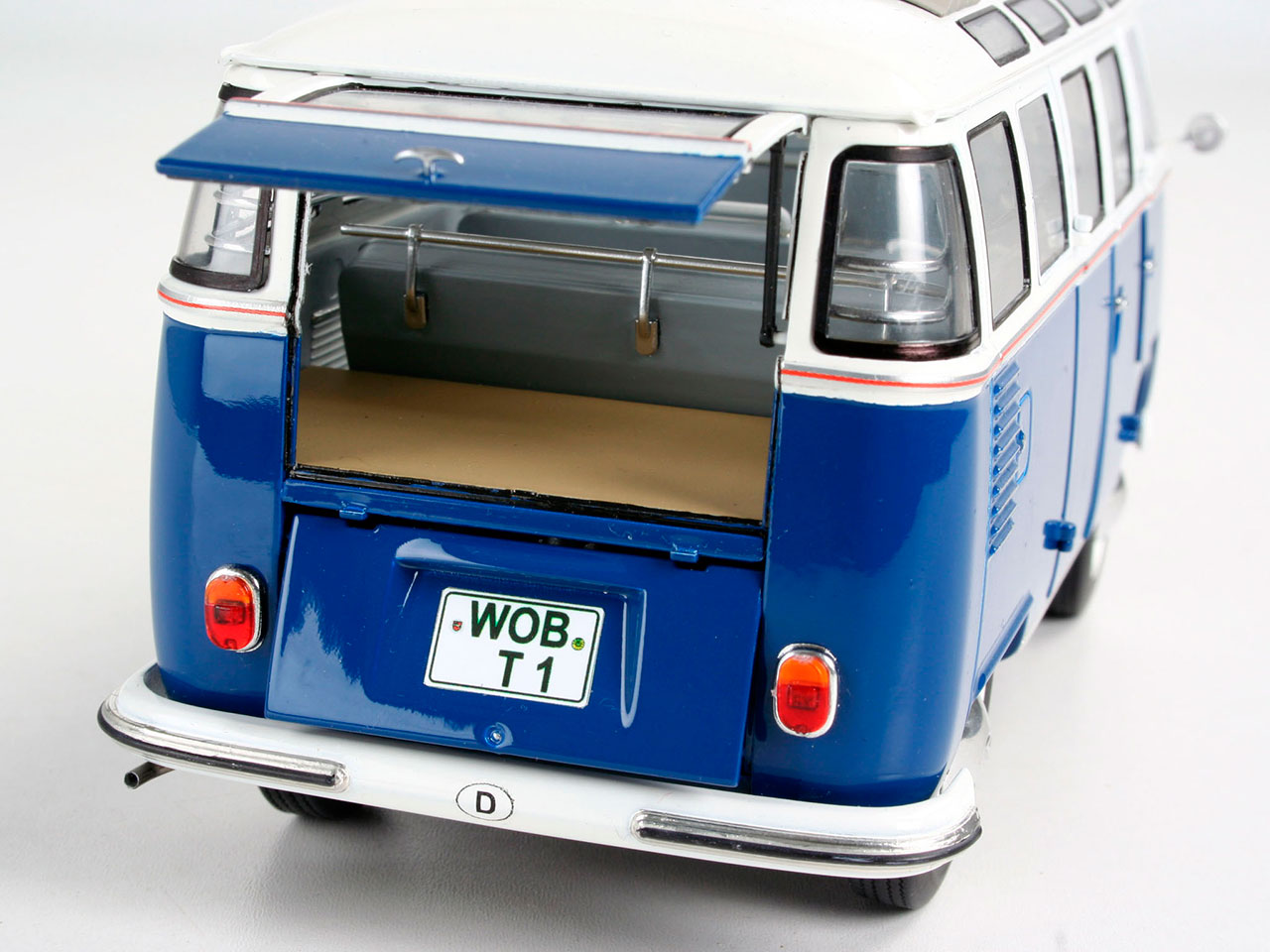 Plastic ModelKit auto 07399 - VW T1 SAMBA BUS (1:24)