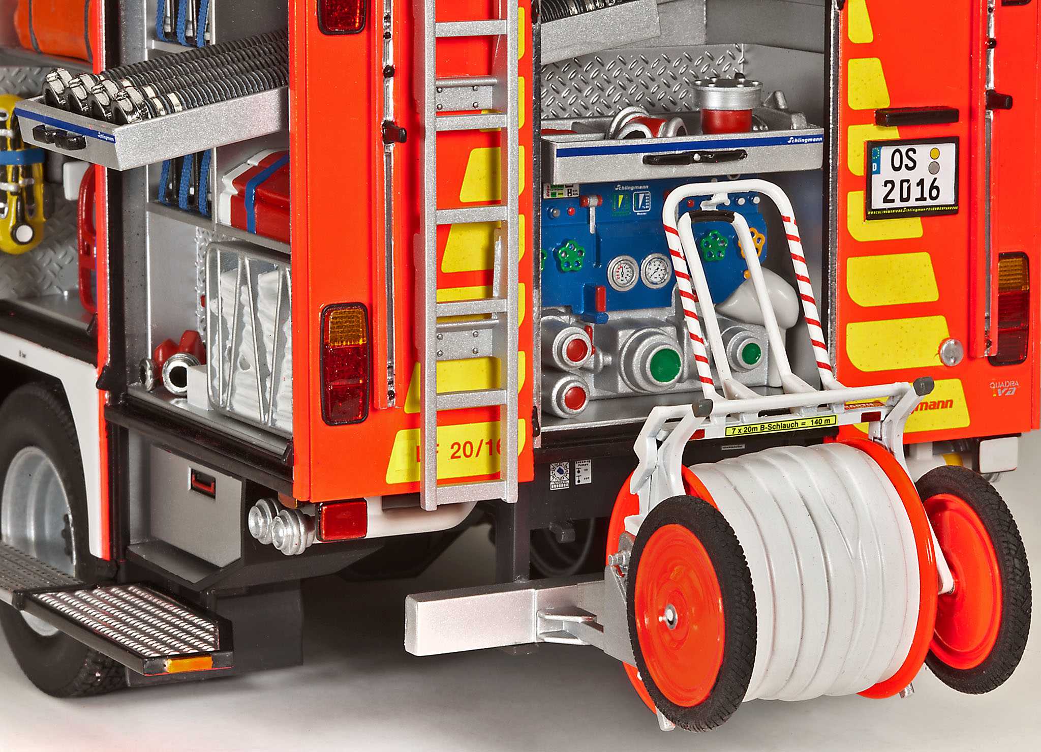 Plastic ModelKit auto 07404 - Schlingmann LF20/16 Mercedes Benz Atego 1529 AF (1:24)