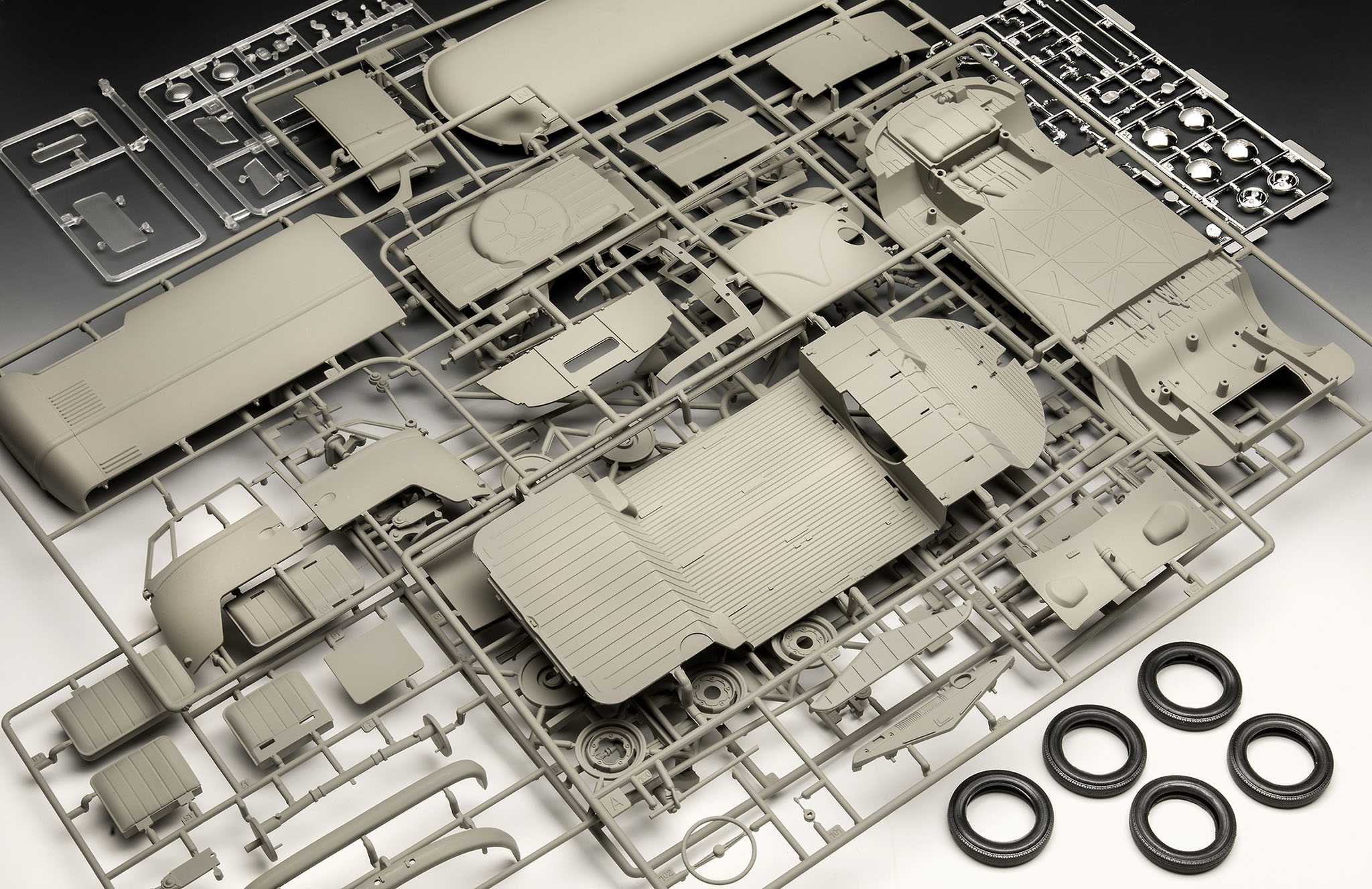 Plastic ModelKit auto 07742 - VW T1 Panel Van - 75 Years of the VW T1 (1:16)