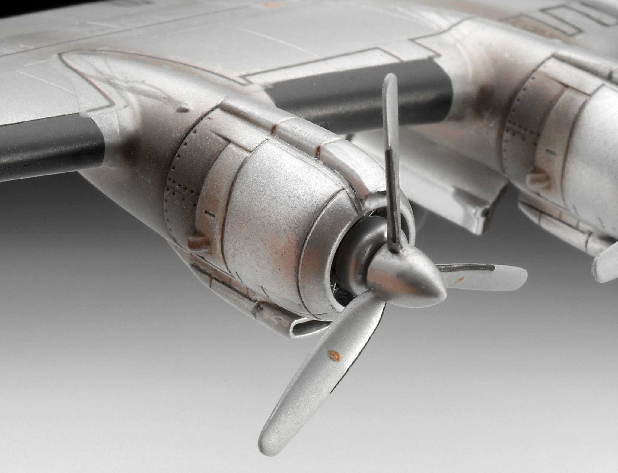 Plastic ModelKit letadlo 03745 - Lockheed L.1049G Super Constellation Lufthansa (1:144)