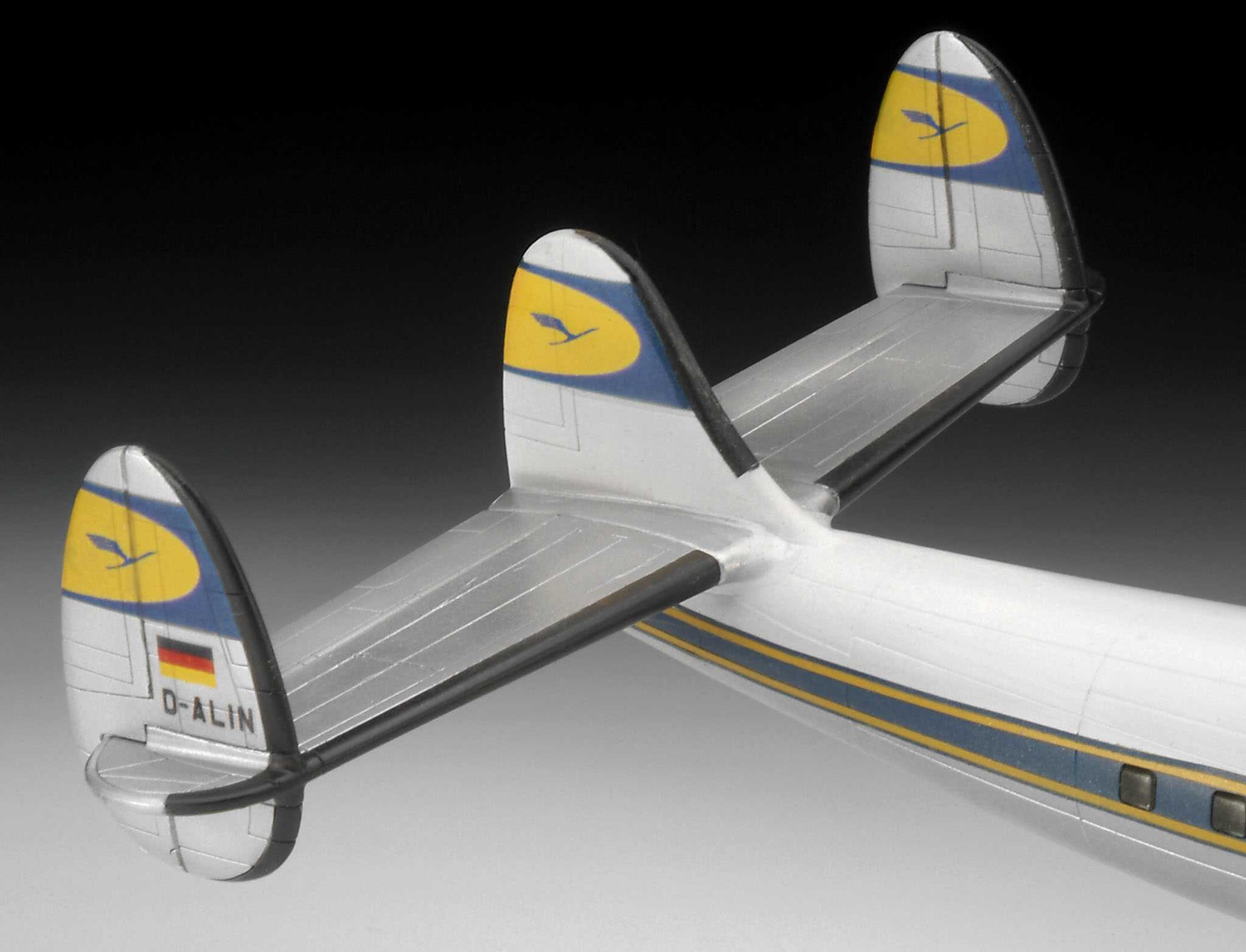 Plastic ModelKit letadlo 03745 - Lockheed L.1049G Super Constellation Lufthansa (1:144)