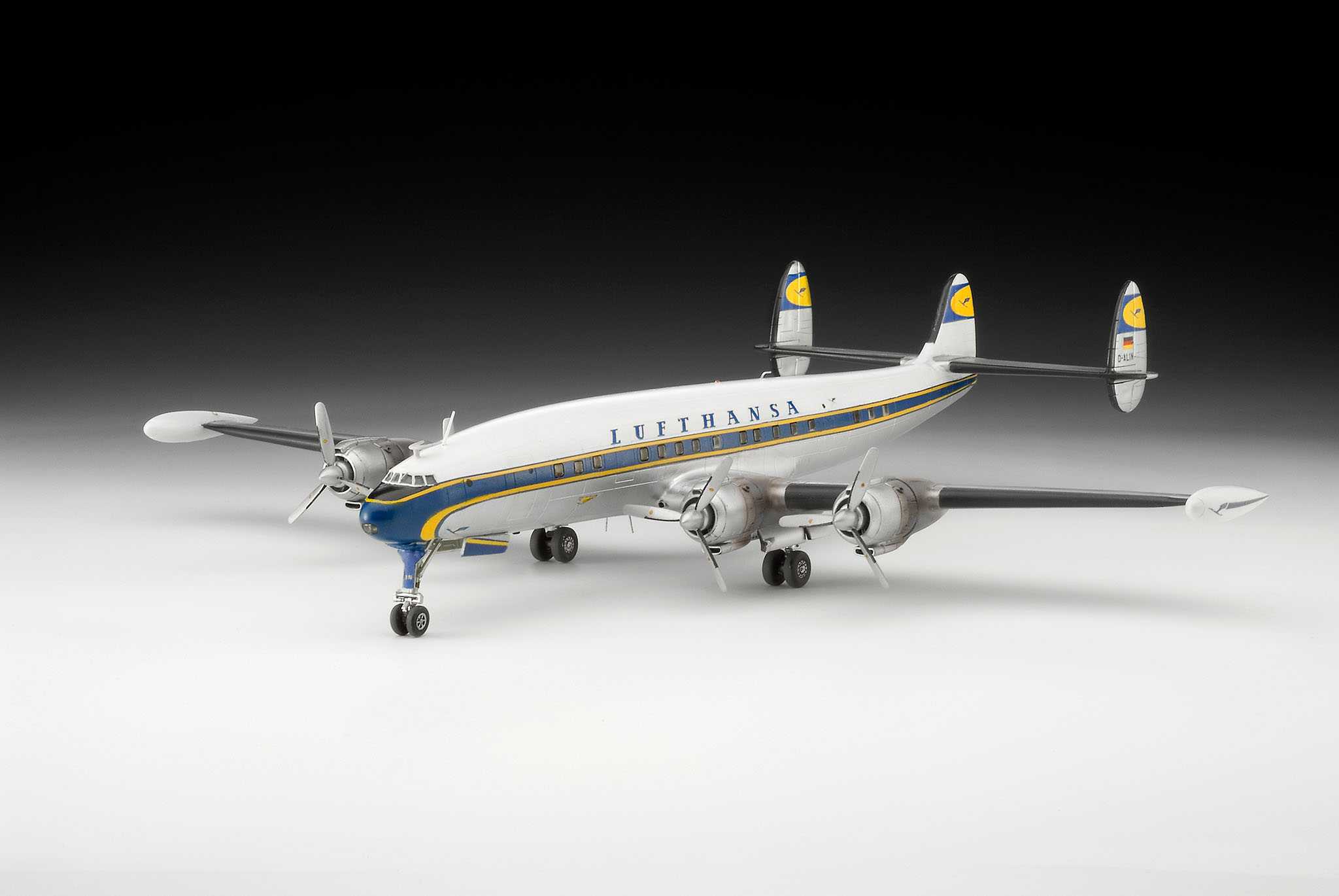 Plastic ModelKit letadlo 03745 - Lockheed L.1049G Super Constellation Lufthansa (1:144)