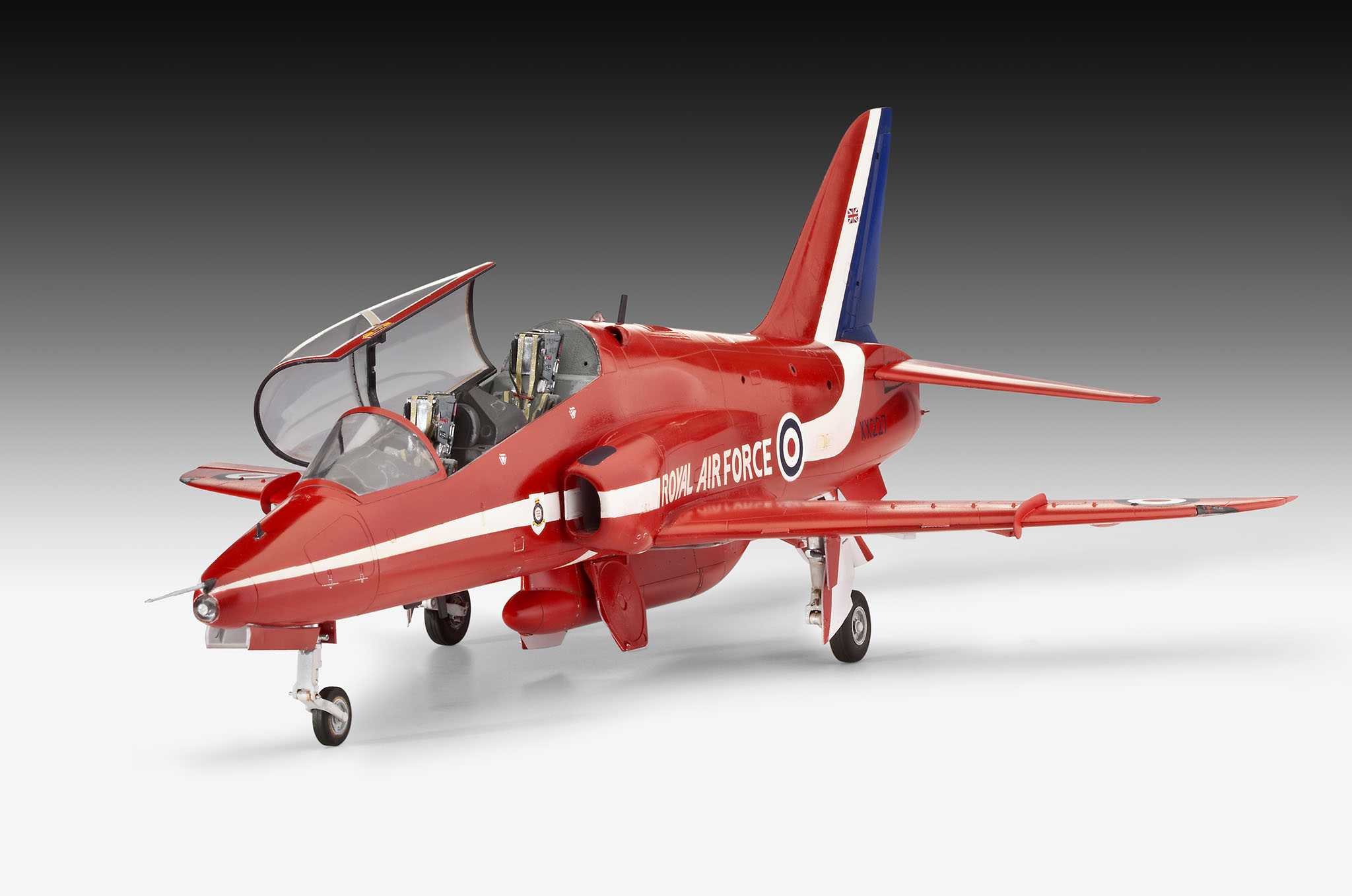 Plastic ModelKit letadlo 04284 - BAe Hawk "Red Arrows" (1:32)