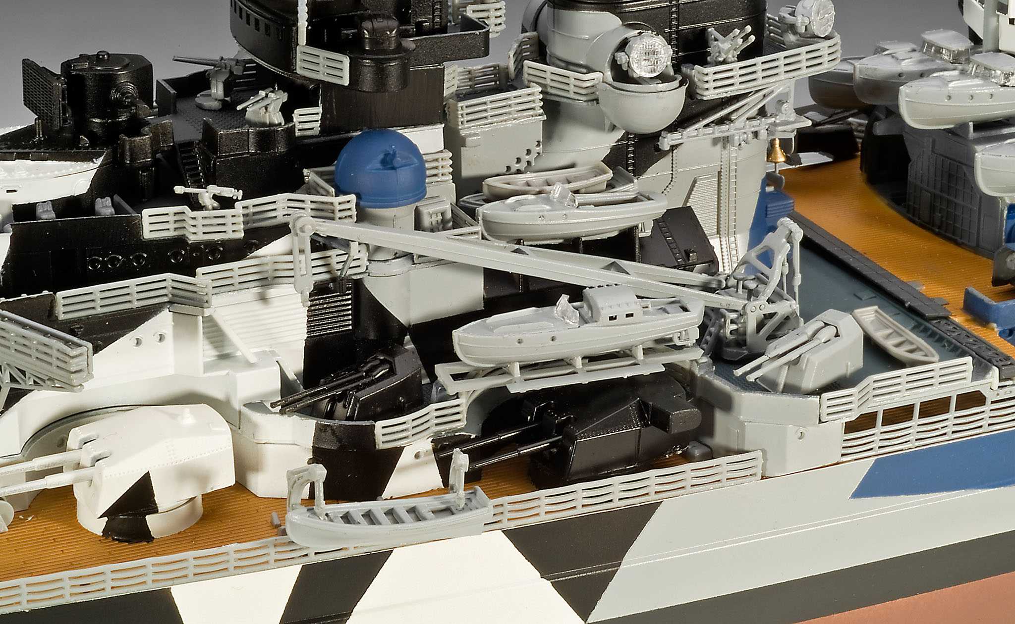 Plastic ModelKit loď 05096 - German Battleship WWII TIRPITZ (1:350)