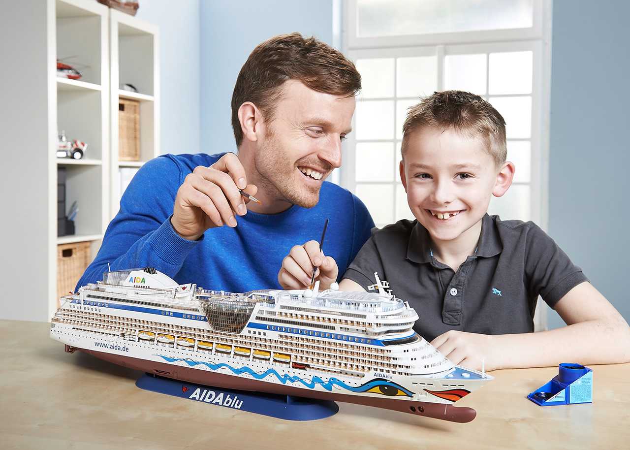 Plastic ModelKit loď 05230 - AIDAblu, sol, mar, stella (1:400)
