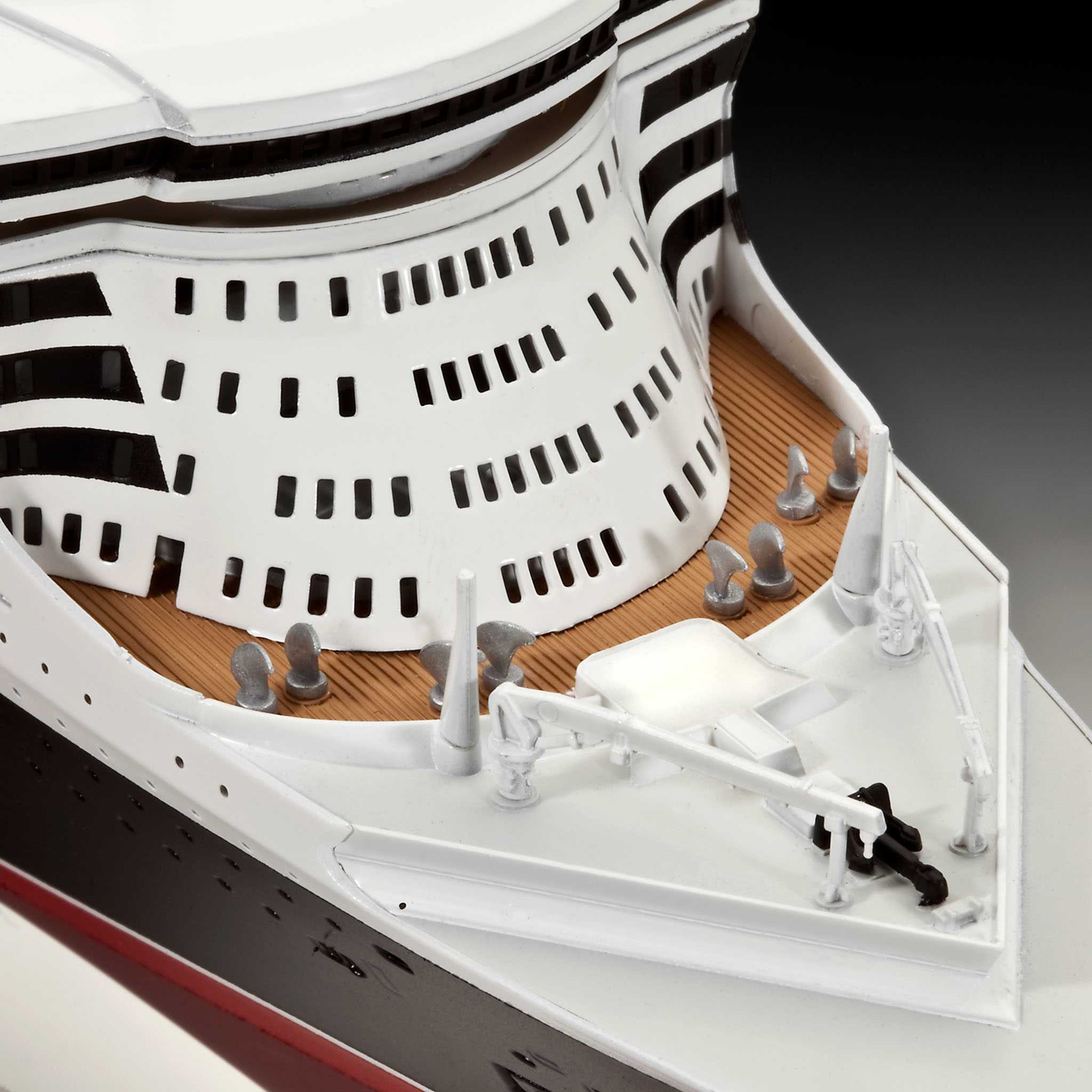 Plastic ModelKit loď 05231 - Queen Mary 2 (1:700)