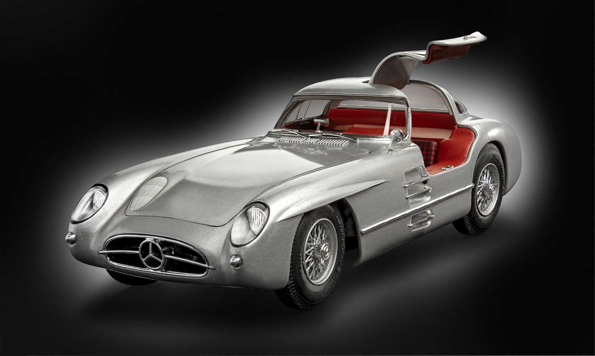 Gift-Set auto 05633 - Mercedes-Benz 300 SLR (70th Anniversary) (1:24)