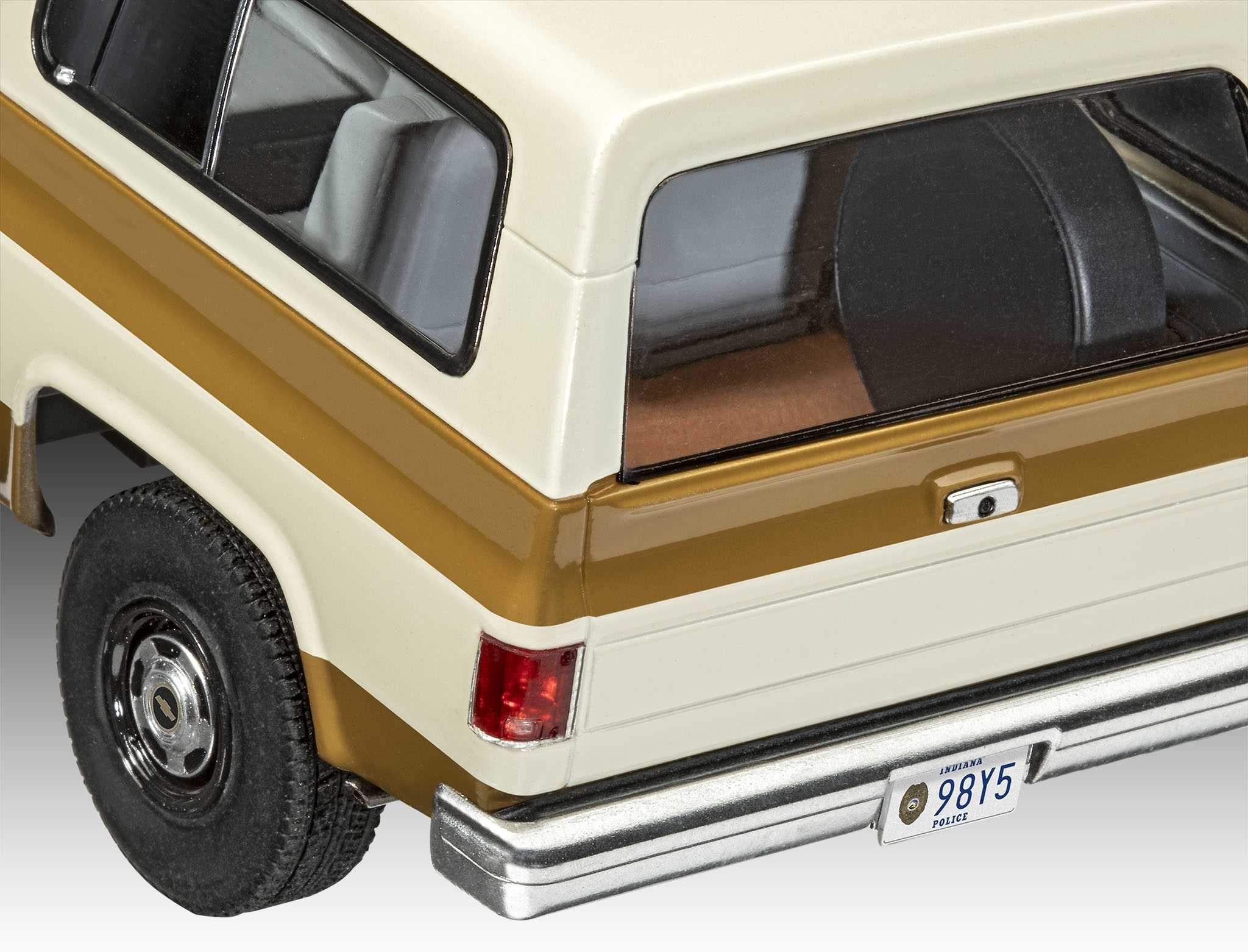 ModelSet STRANGER THINGS auto 67724 - 1985 Chevrolet K5 Blazer (1:25)