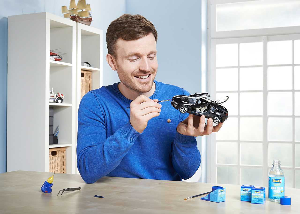 ModelSet auto 67008 - BMW i8 (1:24)