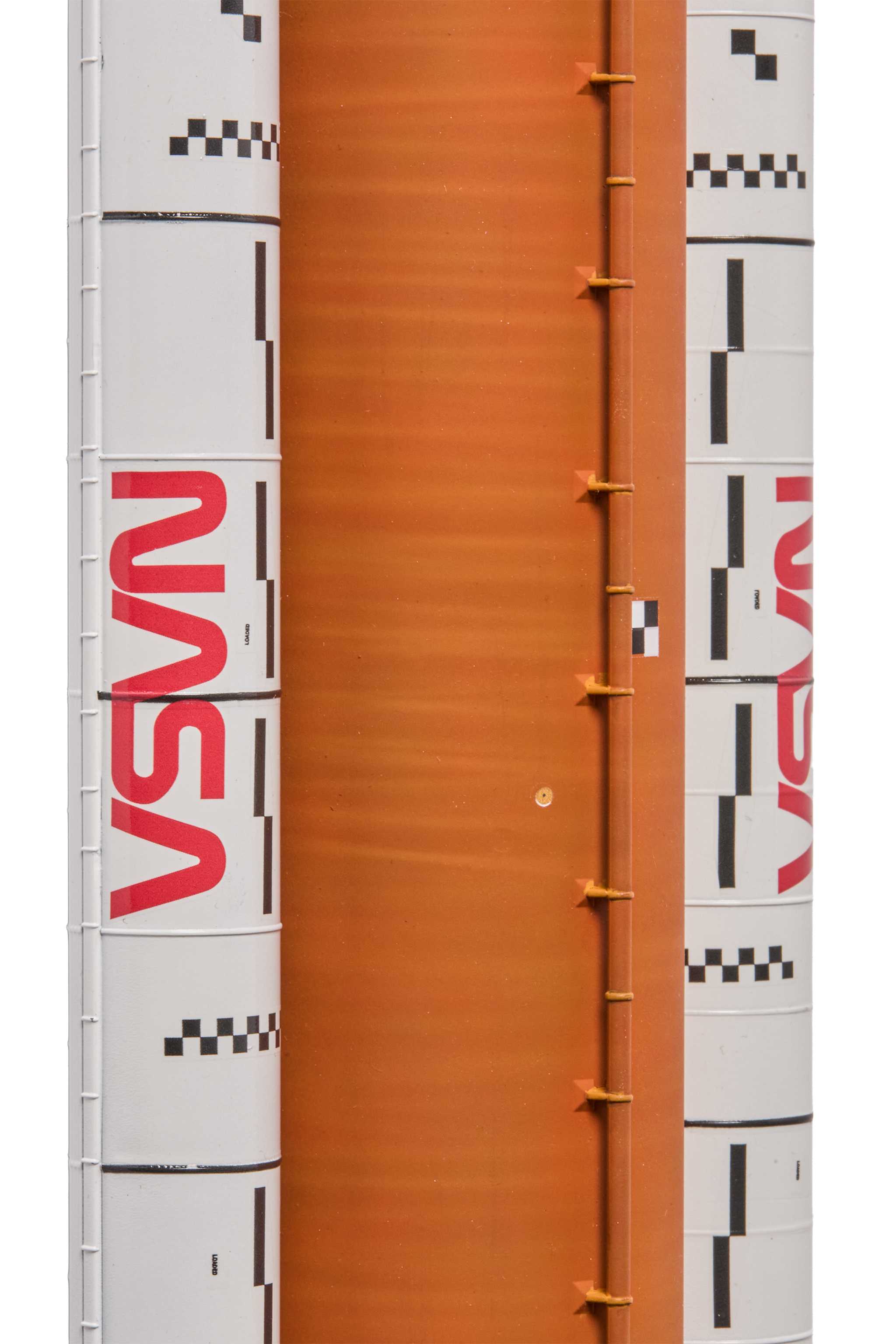 Plastic ModelKit vesmír 03760 - NASA Artemis Space Launch System (SLS) (1:144)